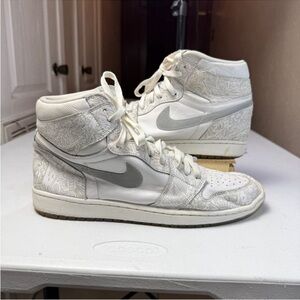 Nike Air Jordan 1 Retro High OG Laser
2015 White Reflective Silver 30 Sz 13 beat